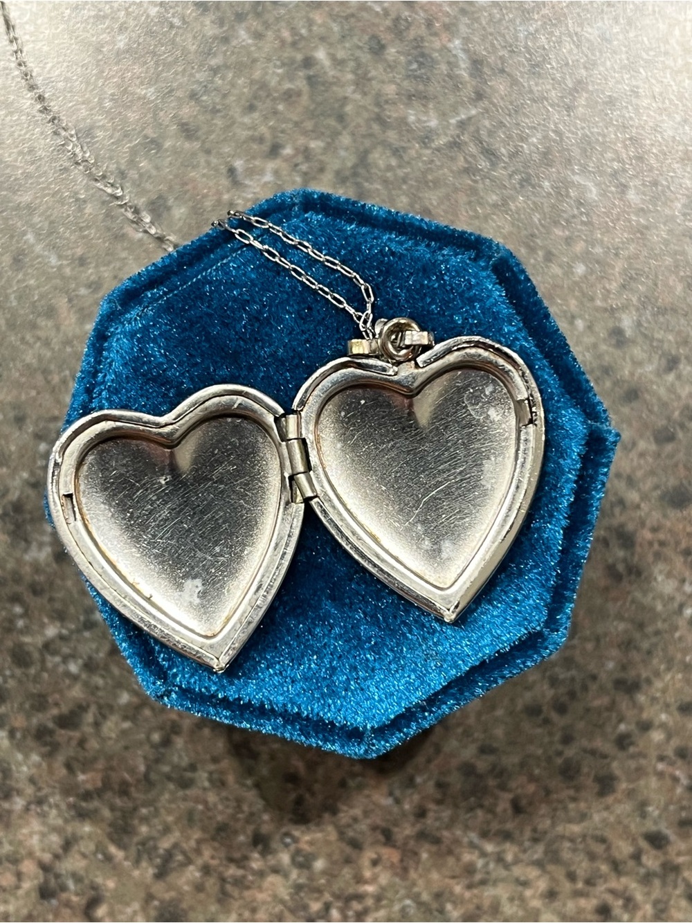 Vintage Sterling Etched Heart Locket & Chain- 17” - Picture 5 of 10